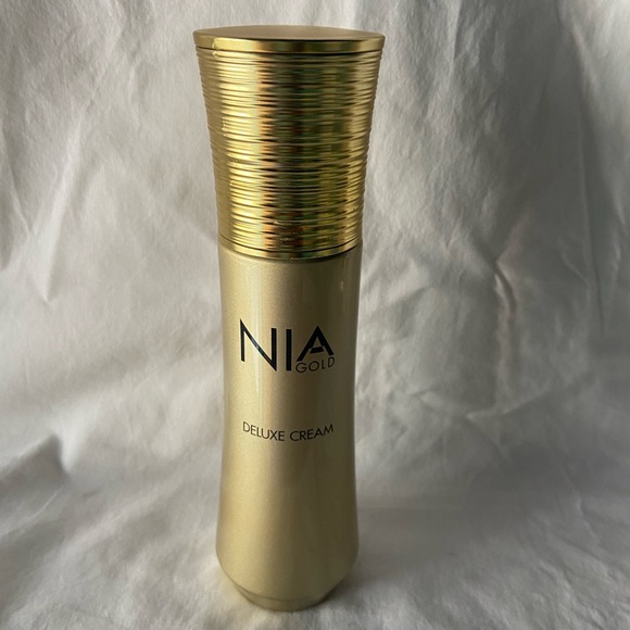 NIA Gold Moisturizer & Body Oil with Luxurious Finish 4 fl oz - Picture 1 of 2